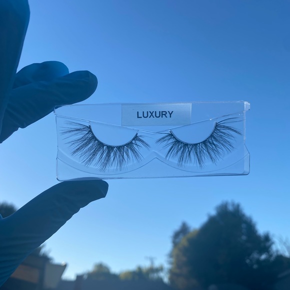 Lashes - Picture 6 of 10